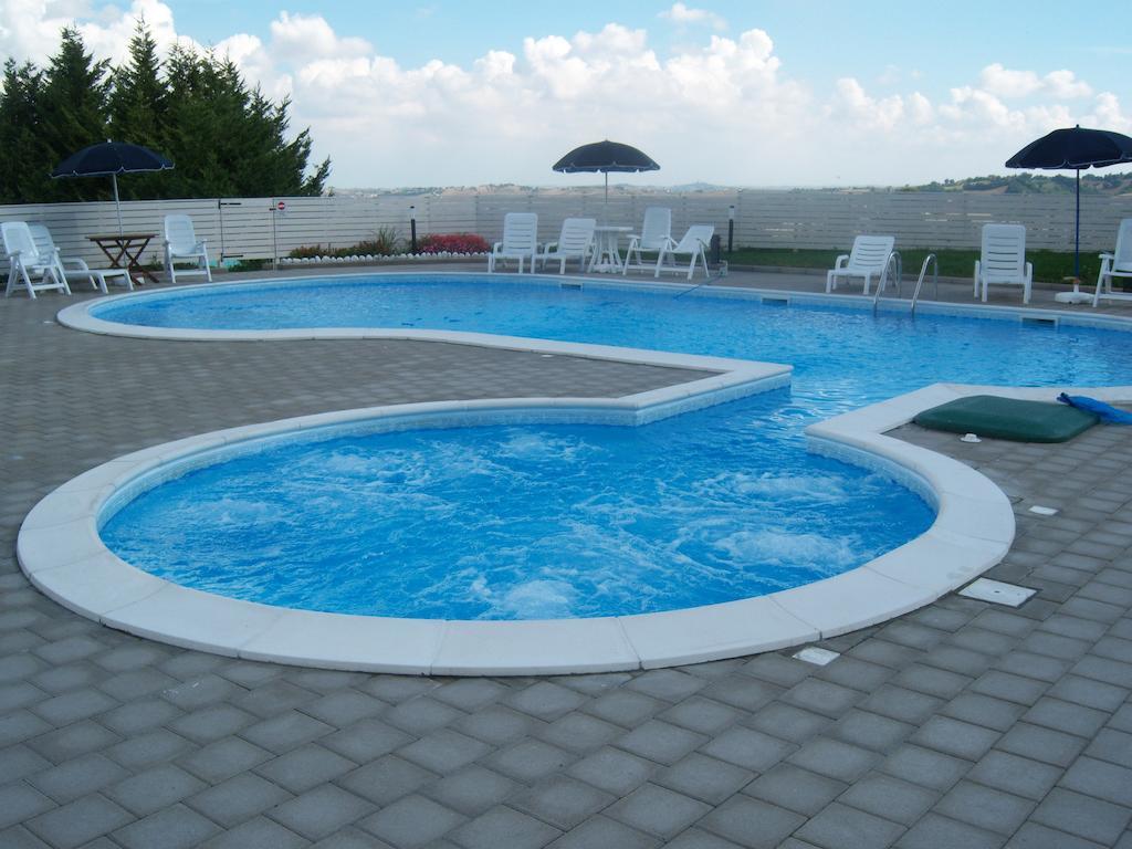 Agriturismo Lo Sgorzolo แพร์โกลา ภายนอก รูปภาพ