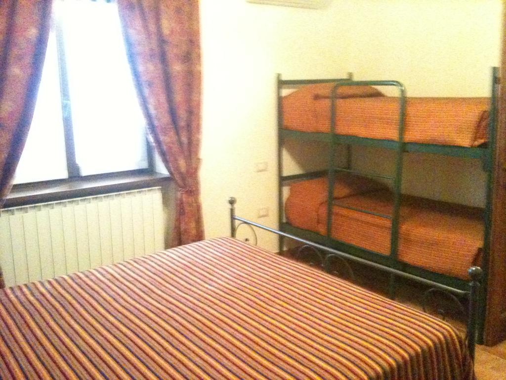 Agriturismo Lo Sgorzolo แพร์โกลา ห้อง รูปภาพ